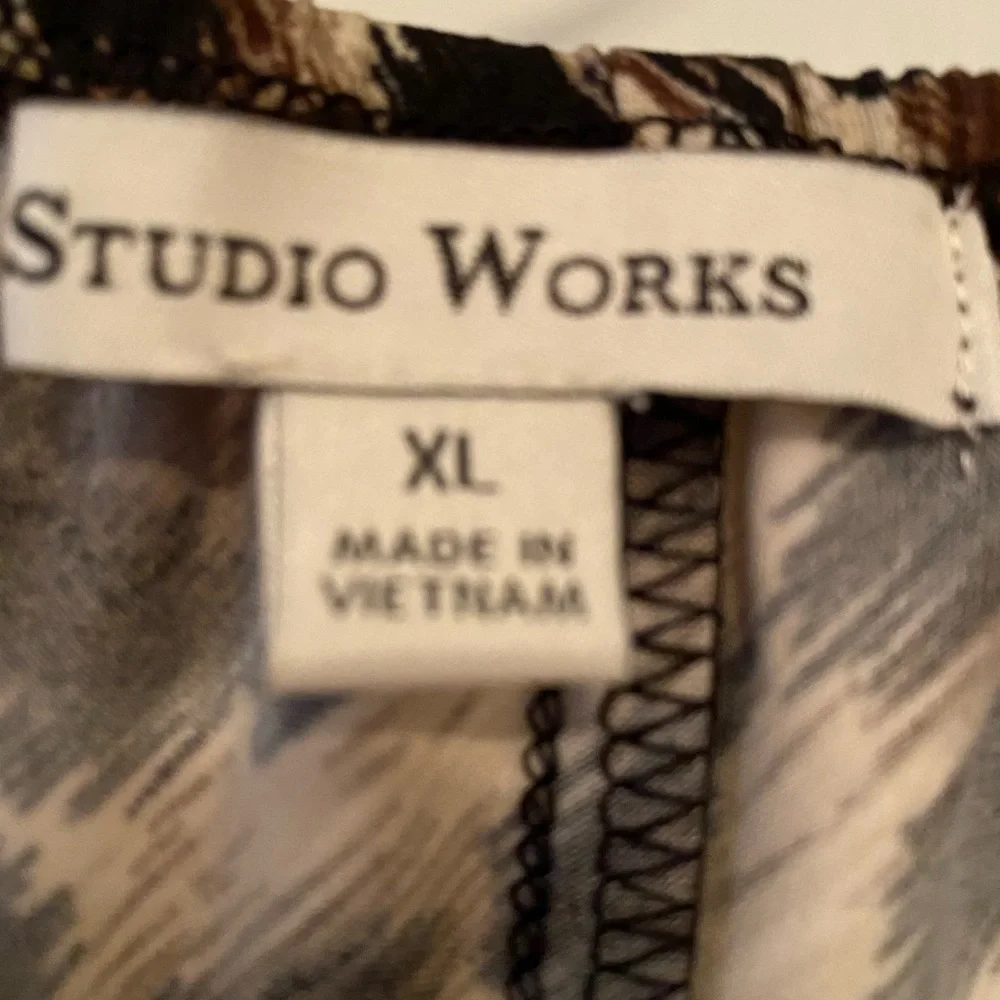 Studio Works Top - Picture 3 of 4